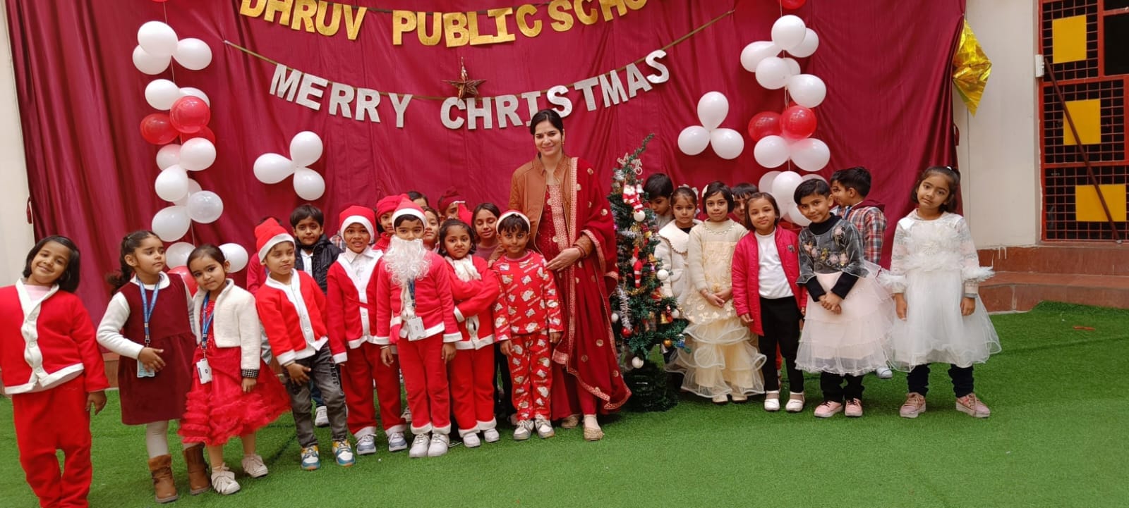 Dhruv Public School Celebrated Christmas Day.The students of Pre primary Classes dressed up in different attires. They learnt to imitate the mannerisms of the character or object they’re dressed up as.The creativity of students was amazing .